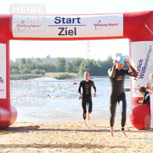 01.09.2024 - 17. Tribühne Triathlon Luisa Fischer http://msf.ph/oto/6924020 01.09.2024 10:21:31 Schwimmen 256, 294 meine-sportfotos.de