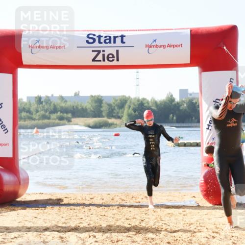 01.09.2024 - 17. Tribühne Triathlon Luisa Fischer http://msf.ph/oto/6924022 01.09.2024 10:21:32 Schwimmen 256, 294 meine-sportfotos.de