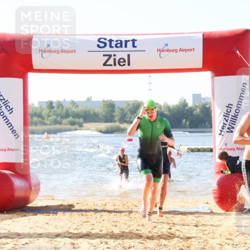 01.09.2024 - 17. Tribühne Triathlon Luisa Fischer http://msf.ph/oto/6924180 01.09.2024 10:22:25 Schwimmen 246, 253, 270, 292, 306 meine-sportfotos.de
