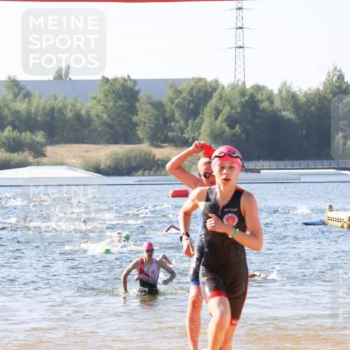 01.09.2024 - 17. Tribühne Triathlon Luisa Fischer http://msf.ph/oto/6924192 01.09.2024 10:22:29 Schwimmen 246, 253, 270, 277, 292, 306 meine-sportfotos.de