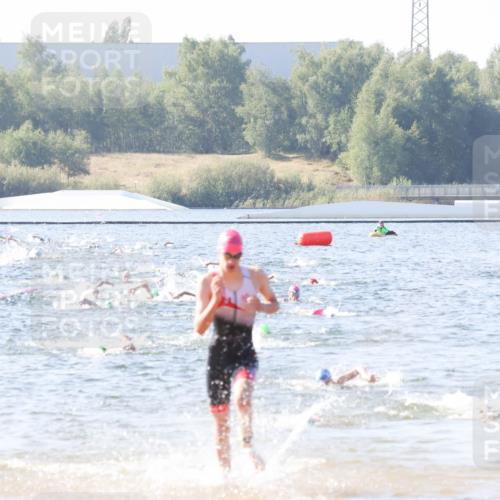 01.09.2024 - 17. Tribühne Triathlon Luisa Fischer http://msf.ph/oto/6924205 01.09.2024 10:22:34 Schwimmen 200, 246, 253, 270, 277, 306 meine-sportfotos.de