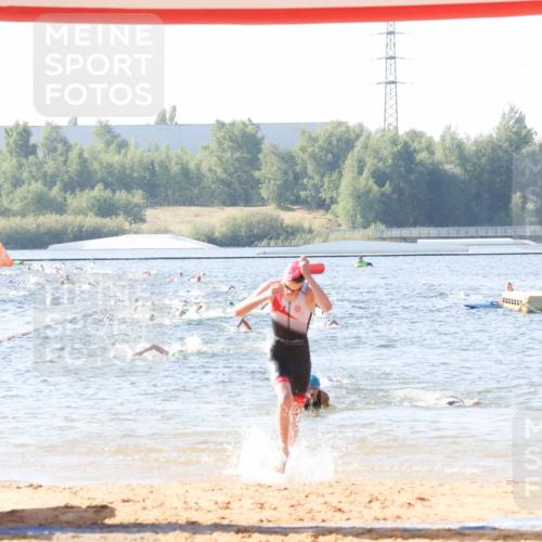 01.09.2024 - 17. Tribühne Triathlon Luisa Fischer http://msf.ph/oto/6924210 01.09.2024 10:22:35 Schwimmen 200, 246, 253, 277, 296 meine-sportfotos.de