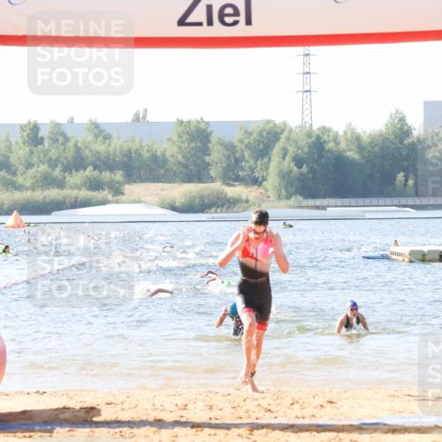 01.09.2024 - 17. Tribühne Triathlon Luisa Fischer http://msf.ph/oto/6924213 01.09.2024 10:22:36 Schwimmen 200, 246, 253, 277, 296 meine-sportfotos.de