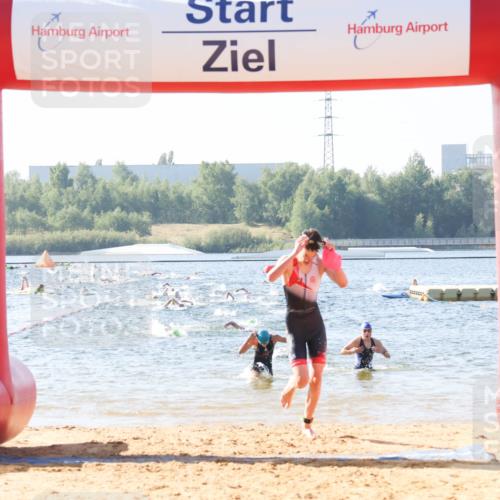 01.09.2024 - 17. Tribühne Triathlon Luisa Fischer http://msf.ph/oto/6924217 01.09.2024 10:22:36 Schwimmen 200, 246, 253, 277, 296 meine-sportfotos.de
