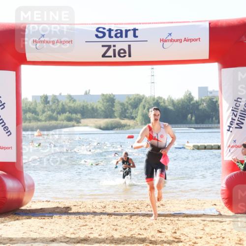 01.09.2024 - 17. Tribühne Triathlon Luisa Fischer http://msf.ph/oto/6924222 01.09.2024 10:22:37 Schwimmen 200, 246, 253, 277, 296 meine-sportfotos.de