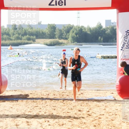 01.09.2024 - 17. Tribühne Triathlon Luisa Fischer http://msf.ph/oto/6924243 01.09.2024 10:22:41 Schwimmen 200, 251, 277, 296 meine-sportfotos.de