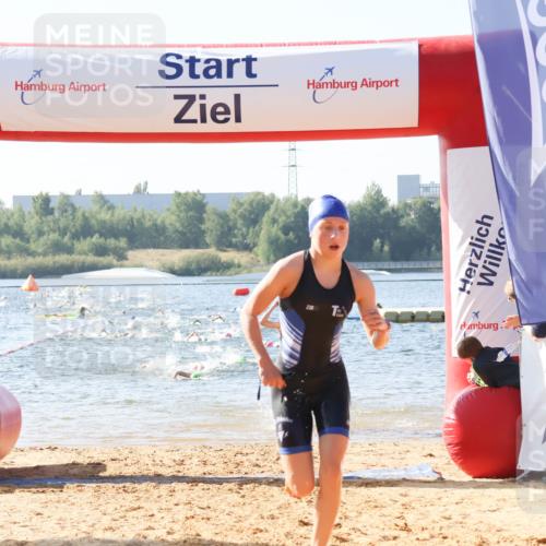 01.09.2024 - 17. Tribühne Triathlon Luisa Fischer http://msf.ph/oto/6924261 01.09.2024 10:22:45 Schwimmen 200, 251, 277, 296 meine-sportfotos.de
