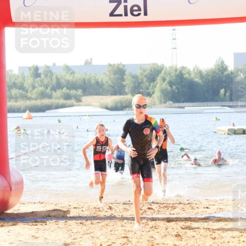 01.09.2024 - 17. Tribühne Triathlon Luisa Fischer http://msf.ph/oto/6924971 01.09.2024 10:25:30 Schwimmen 178, 195, 212, 226, 236, 239, 240, 283 meine-sportfotos.de