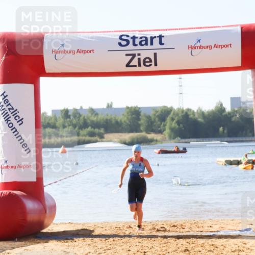 01.09.2024 - 17. Tribühne Triathlon Luisa Fischer http://msf.ph/oto/6925260 01.09.2024 10:28:36 Schwimmen 184 meine-sportfotos.de