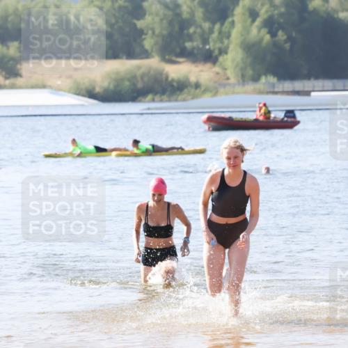01.09.2024 - 17. Tribühne Triathlon Luisa Fischer http://msf.ph/oto/6925320 01.09.2024 10:29:53 Schwimmen 271, 295 meine-sportfotos.de