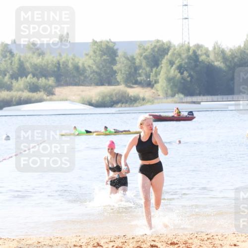 01.09.2024 - 17. Tribühne Triathlon Luisa Fischer http://msf.ph/oto/6925323 01.09.2024 10:29:53 Schwimmen 271, 295 meine-sportfotos.de