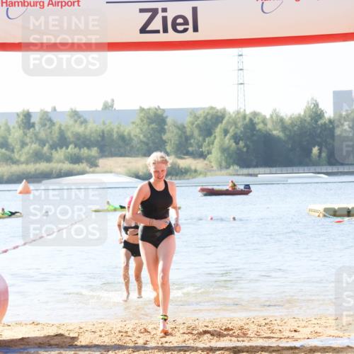 01.09.2024 - 17. Tribühne Triathlon Luisa Fischer http://msf.ph/oto/6925328 01.09.2024 10:29:55 Schwimmen 271, 295 meine-sportfotos.de