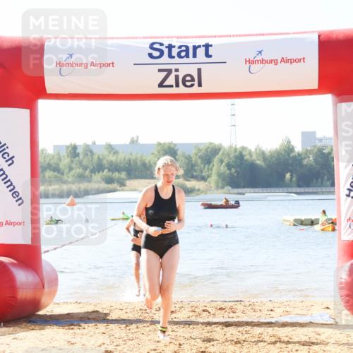 01.09.2024 - 17. Tribühne Triathlon Luisa Fischer http://msf.ph/oto/6925332 01.09.2024 10:29:56 Schwimmen 271, 295 meine-sportfotos.de