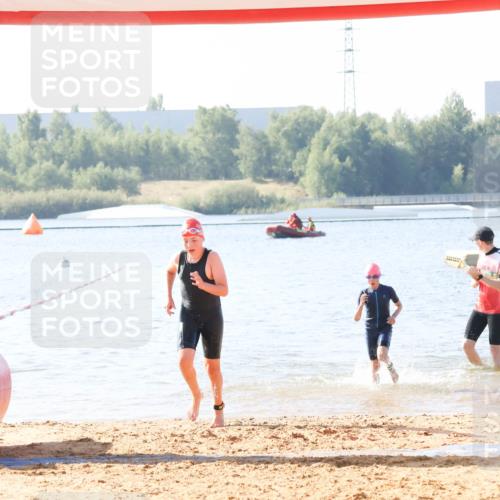 01.09.2024 - 17. Tribühne Triathlon Luisa Fischer http://msf.ph/oto/6925375 01.09.2024 10:31:11 Schwimmen 204, 217 meine-sportfotos.de