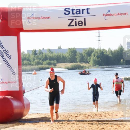 01.09.2024 - 17. Tribühne Triathlon Luisa Fischer http://msf.ph/oto/6925384 01.09.2024 10:31:13 Schwimmen 204, 217 meine-sportfotos.de