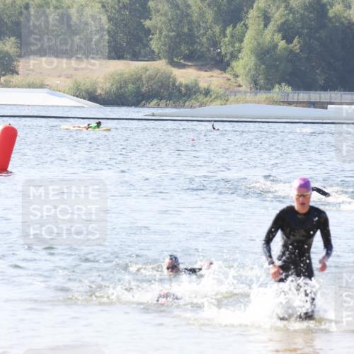01.09.2024 - 17. Tribühne Triathlon Luisa Fischer http://msf.ph/oto/6925464 01.09.2024 10:49:02 Schwimmen 325, 370 meine-sportfotos.de