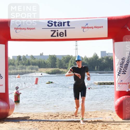 01.09.2024 - 17. Tribühne Triathlon Luisa Fischer http://msf.ph/oto/6925625 01.09.2024 10:50:06 Schwimmen 397 meine-sportfotos.de