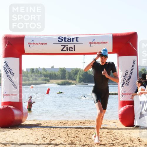 01.09.2024 - 17. Tribühne Triathlon Luisa Fischer http://msf.ph/oto/6925631 01.09.2024 10:50:08 Schwimmen 397 meine-sportfotos.de