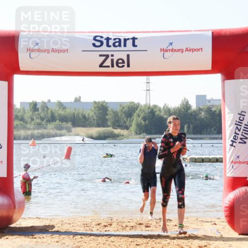 01.09.2024 - 17. Tribühne Triathlon Luisa Fischer http://msf.ph/oto/6925709 01.09.2024 10:50:49 Schwimmen 320, 396 meine-sportfotos.de