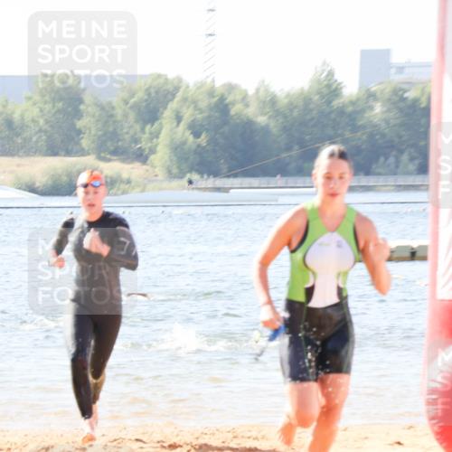 01.09.2024 - 17. Tribühne Triathlon Luisa Fischer http://msf.ph/oto/6925796 01.09.2024 10:51:23 Schwimmen 340, 357 meine-sportfotos.de