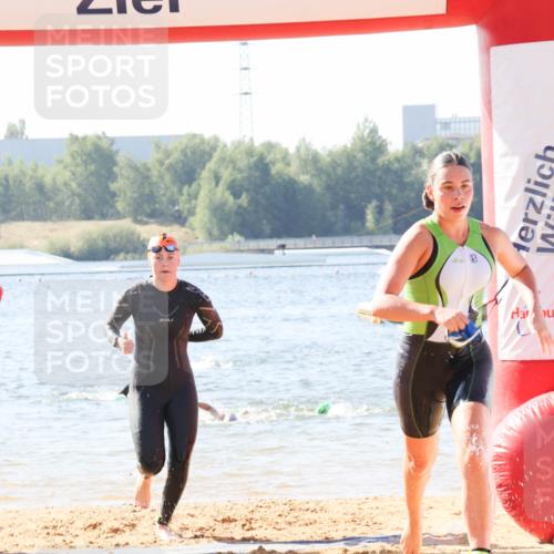 01.09.2024 - 17. Tribühne Triathlon Luisa Fischer http://msf.ph/oto/6925798 01.09.2024 10:51:23 Schwimmen 340, 357 meine-sportfotos.de