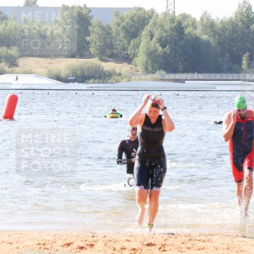 01.09.2024 - 17. Tribühne Triathlon Luisa Fischer http://msf.ph/oto/6925818 01.09.2024 10:51:31 Schwimmen 340, 346, 357, 388, 438 meine-sportfotos.de