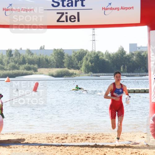 01.09.2024 - 17. Tribühne Triathlon Luisa Fischer http://msf.ph/oto/6925870 01.09.2024 10:51:45 Schwimmen 346, 367 meine-sportfotos.de