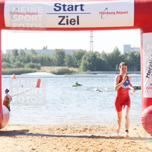 01.09.2024 - 17. Tribühne Triathlon Luisa Fischer http://msf.ph/oto/6925874 01.09.2024 10:51:46 Schwimmen 346, 367 meine-sportfotos.de