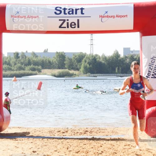 01.09.2024 - 17. Tribühne Triathlon Luisa Fischer http://msf.ph/oto/6925877 01.09.2024 10:51:46 Schwimmen 346, 367 meine-sportfotos.de