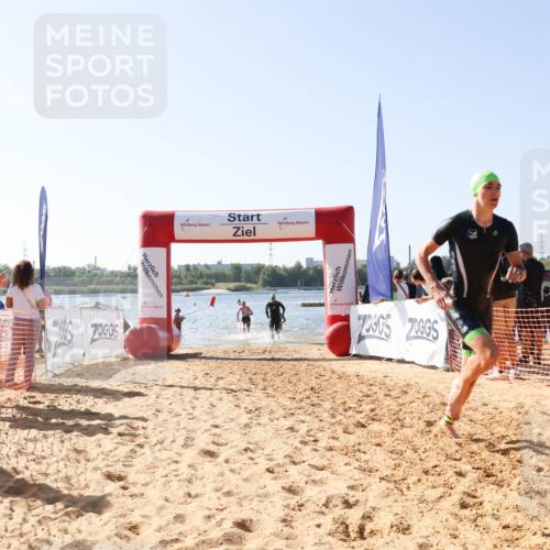 01.09.2024 - 17. Tribühne Triathlon Luisa Fischer http://msf.ph/oto/6925923 01.09.2024 10:52:27 Schwimmen 318, 331, 341, 379, 432 meine-sportfotos.de
