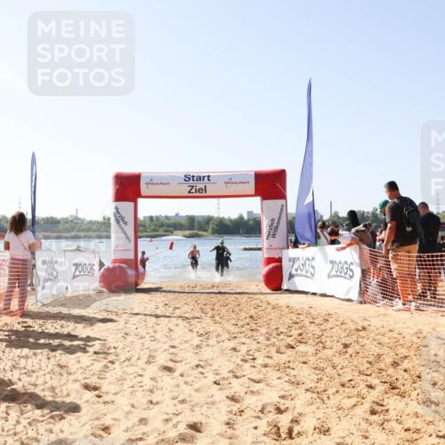 01.09.2024 - 17. Tribühne Triathlon Luisa Fischer http://msf.ph/oto/6925925 01.09.2024 10:52:27 Schwimmen 318, 331, 341, 379, 432 meine-sportfotos.de