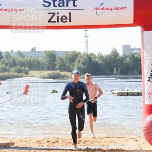 01.09.2024 - 17. Tribühne Triathlon Luisa Fischer http://msf.ph/oto/6925948 01.09.2024 10:52:34 Schwimmen 318, 331, 341, 379, 432 meine-sportfotos.de