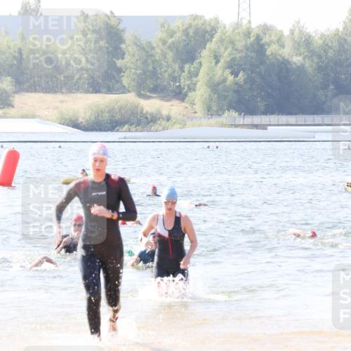01.09.2024 - 17. Tribühne Triathlon Luisa Fischer http://msf.ph/oto/6925980 01.09.2024 10:53:50 Schwimmen 335, 428 meine-sportfotos.de