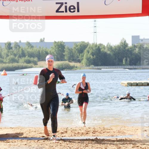 01.09.2024 - 17. Tribühne Triathlon Luisa Fischer http://msf.ph/oto/6925991 01.09.2024 10:53:53 Schwimmen 335, 428 meine-sportfotos.de