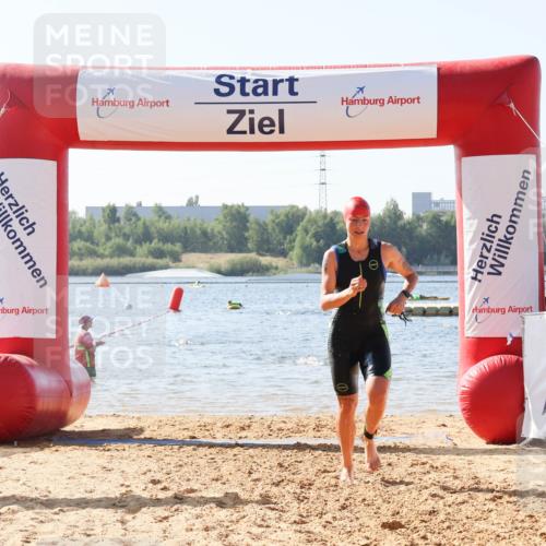 01.09.2024 - 17. Tribühne Triathlon Luisa Fischer http://msf.ph/oto/6926113 01.09.2024 10:54:23 Schwimmen 446 meine-sportfotos.de