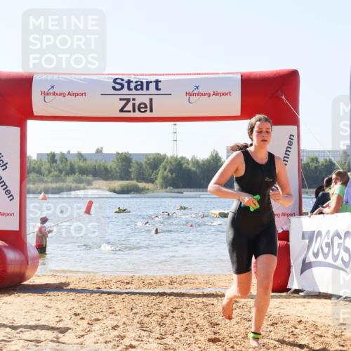 01.09.2024 - 17. Tribühne Triathlon Luisa Fischer http://msf.ph/oto/6926232 01.09.2024 10:55:32 Schwimmen 363, 406 meine-sportfotos.de