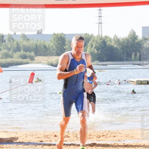 01.09.2024 - 17. Tribühne Triathlon Luisa Fischer http://msf.ph/oto/6926399 01.09.2024 10:56:45 Schwimmen 334, 378, 385 meine-sportfotos.de