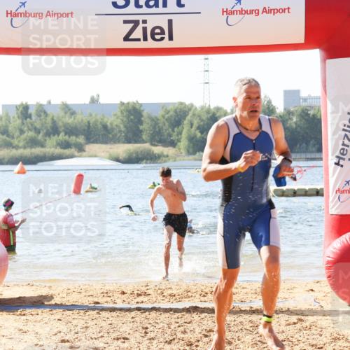 01.09.2024 - 17. Tribühne Triathlon Luisa Fischer http://msf.ph/oto/6926401 01.09.2024 10:56:45 Schwimmen 334, 378, 385 meine-sportfotos.de