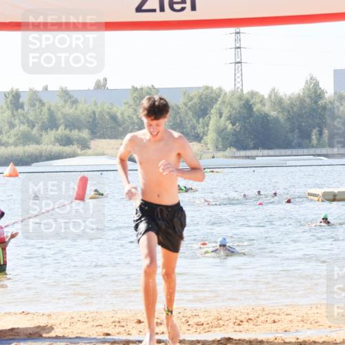 01.09.2024 - 17. Tribühne Triathlon Luisa Fischer http://msf.ph/oto/6926408 01.09.2024 10:56:48 Schwimmen 329, 334, 378, 385 meine-sportfotos.de