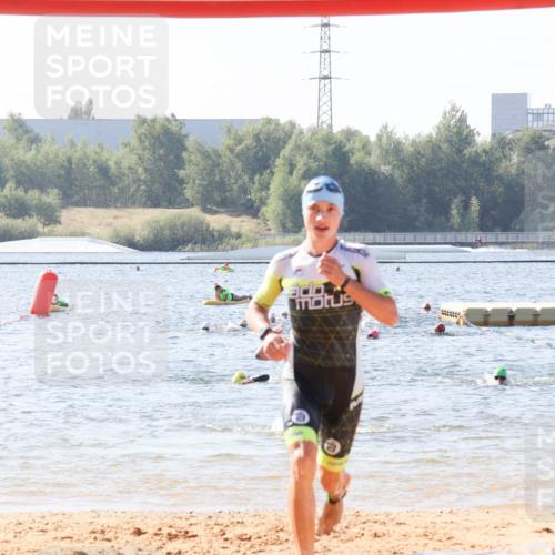 01.09.2024 - 17. Tribühne Triathlon Luisa Fischer http://msf.ph/oto/6926419 01.09.2024 10:56:56 Schwimmen 329, 334, 383 meine-sportfotos.de
