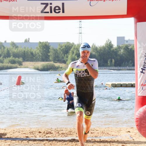 01.09.2024 - 17. Tribühne Triathlon Luisa Fischer http://msf.ph/oto/6926422 01.09.2024 10:56:56 Schwimmen 329, 334, 383 meine-sportfotos.de