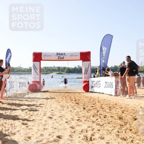 01.09.2024 - 17. Tribühne Triathlon Luisa Fischer http://msf.ph/oto/6926432 01.09.2024 10:56:58 Schwimmen 329, 383 meine-sportfotos.de