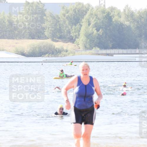 01.09.2024 - 17. Tribühne Triathlon Luisa Fischer http://msf.ph/oto/6926435 01.09.2024 10:57:02 Schwimmen 329, 383 meine-sportfotos.de