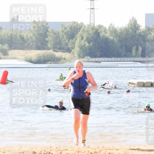 01.09.2024 - 17. Tribühne Triathlon Luisa Fischer http://msf.ph/oto/6926437 01.09.2024 10:57:02 Schwimmen 329, 383 meine-sportfotos.de