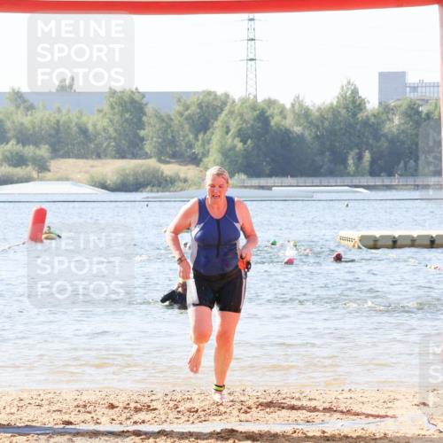 01.09.2024 - 17. Tribühne Triathlon Luisa Fischer http://msf.ph/oto/6926440 01.09.2024 10:57:03 Schwimmen 329, 383 meine-sportfotos.de