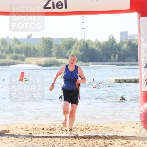 01.09.2024 - 17. Tribühne Triathlon Luisa Fischer http://msf.ph/oto/6926442 01.09.2024 10:57:04 Schwimmen 329, 383 meine-sportfotos.de