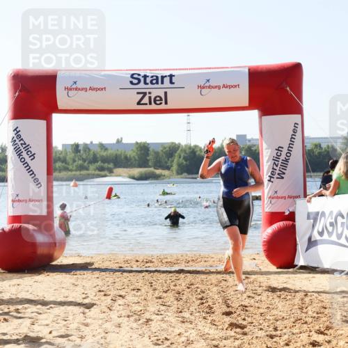 01.09.2024 - 17. Tribühne Triathlon Luisa Fischer http://msf.ph/oto/6926449 01.09.2024 10:57:05 Schwimmen 329, 383 meine-sportfotos.de