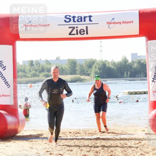 01.09.2024 - 17. Tribühne Triathlon Luisa Fischer http://msf.ph/oto/6926460 01.09.2024 10:57:19 Schwimmen 416, 427 meine-sportfotos.de