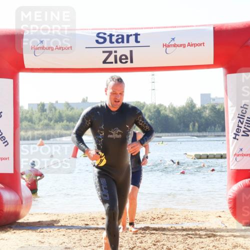 01.09.2024 - 17. Tribühne Triathlon Luisa Fischer http://msf.ph/oto/6926465 01.09.2024 10:57:20 Schwimmen 416, 427 meine-sportfotos.de