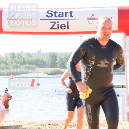 01.09.2024 - 17. Tribühne Triathlon Luisa Fischer http://msf.ph/oto/6926470 01.09.2024 10:57:21 Schwimmen 416, 427 meine-sportfotos.de